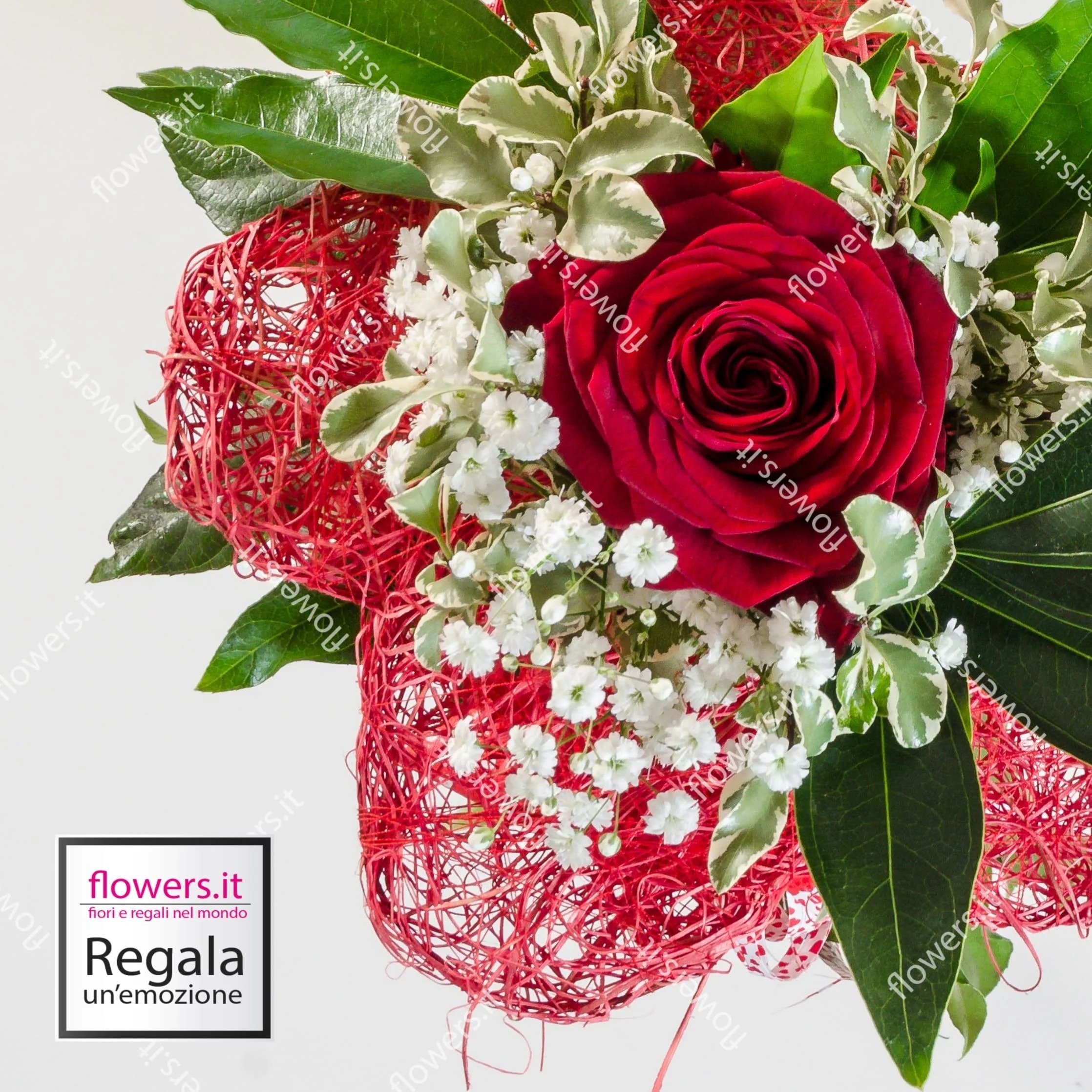 AMORE UNICO - Rosa rossa - Bouquet con 3 rose rosse e verde decorativo. | Flowers Delivery Consegna Fiori a Domicilio