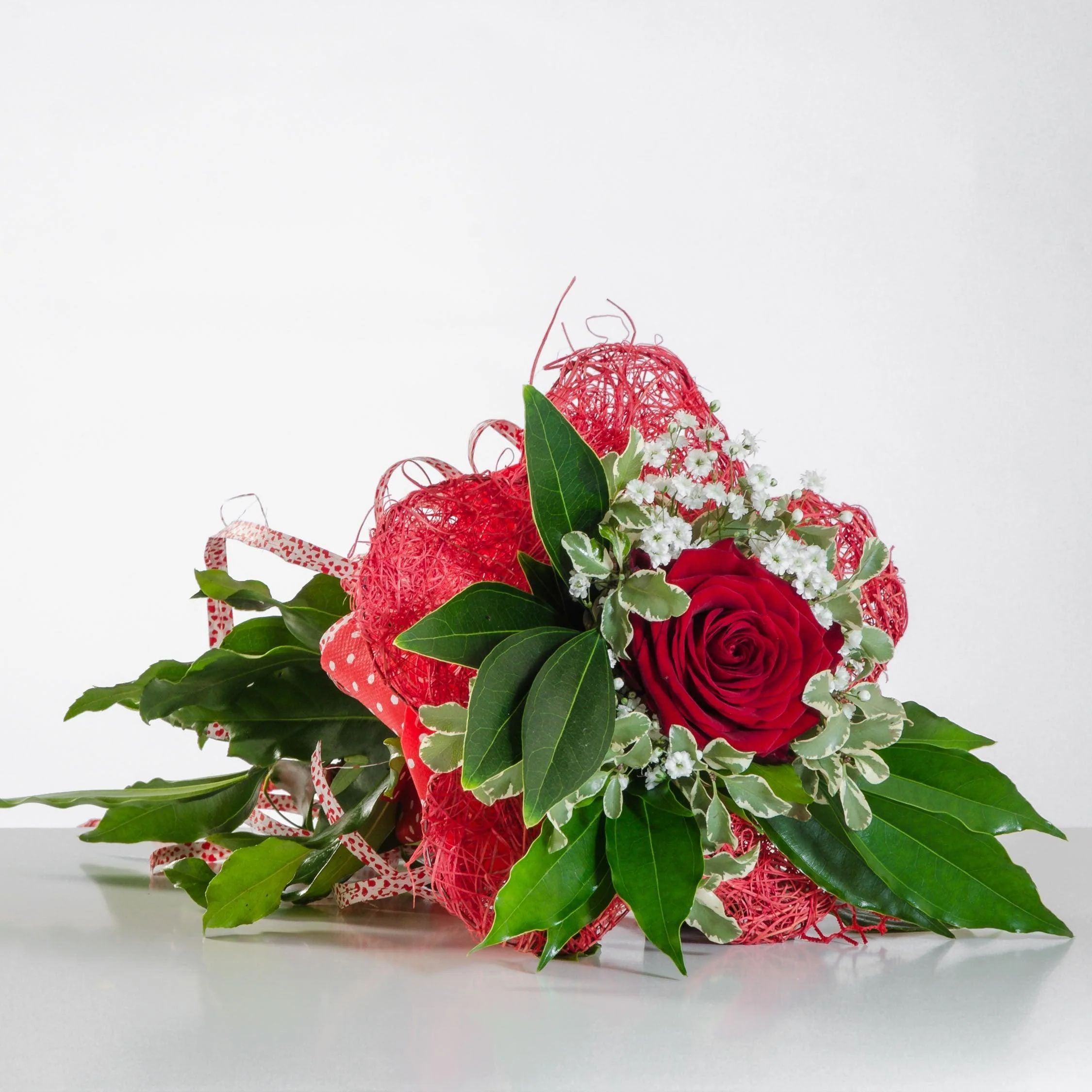 AMORE UNICO - Rosa rossa - Bouquet con 3 rose rosse e verde decorativo. | Flowers Delivery Consegna Fiori a Domicilio